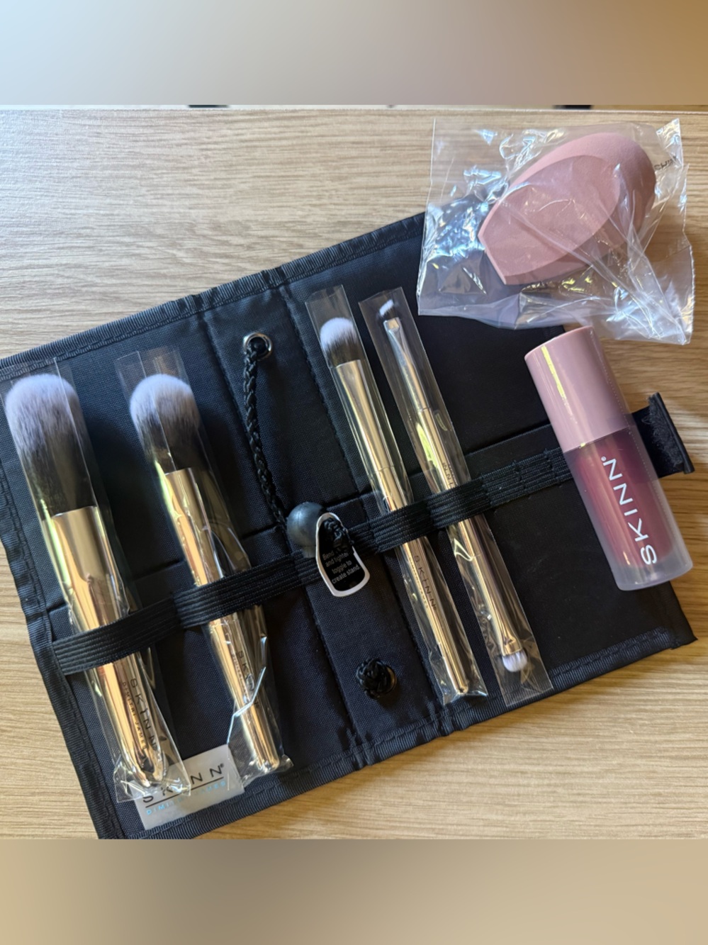 SKINN makeup brush set with travel case makeup bundle gift set